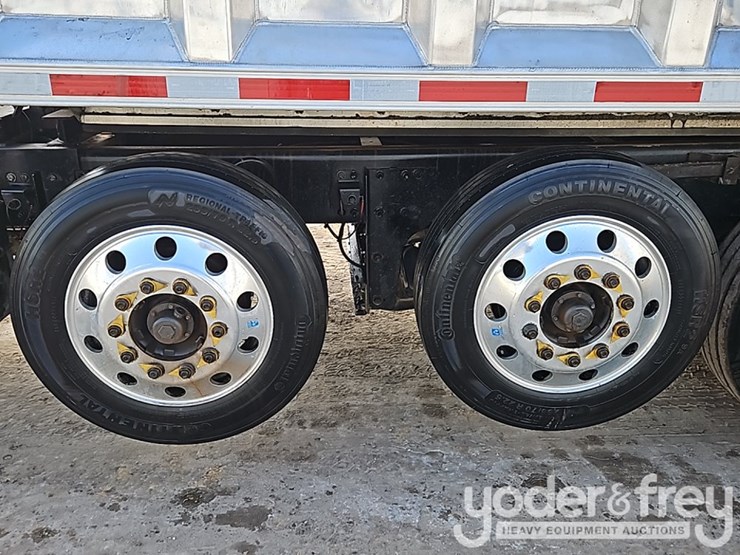 2016-freightliner-114sd-image-15