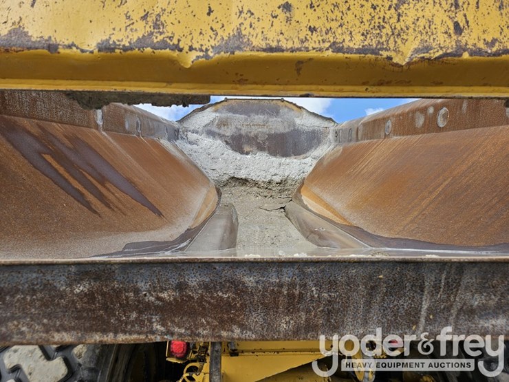 2016-caterpillar-725c2-image-19