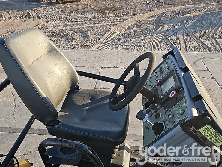 2015-caterpillar-ap-655d-image-32