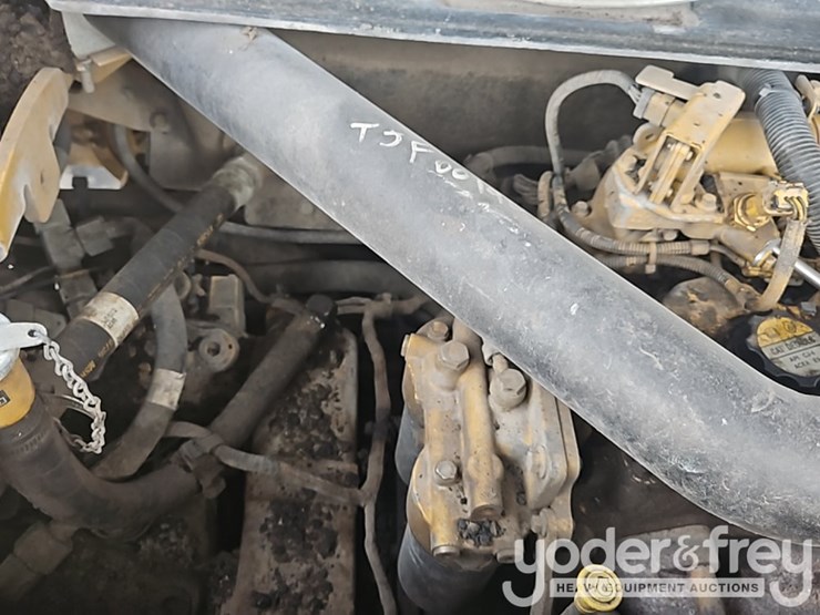 2012-caterpillar-ap-1055e-image-32