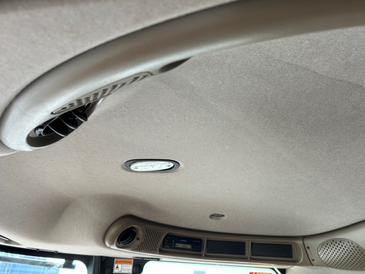 2007-case-ih-7010-image-35