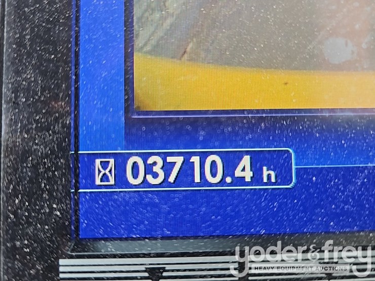 2021-komatsu-pc210-lc-11-image-41