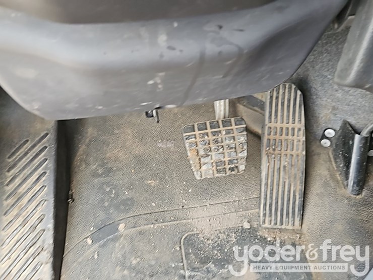 2022-freightliner-m2-106-image-41