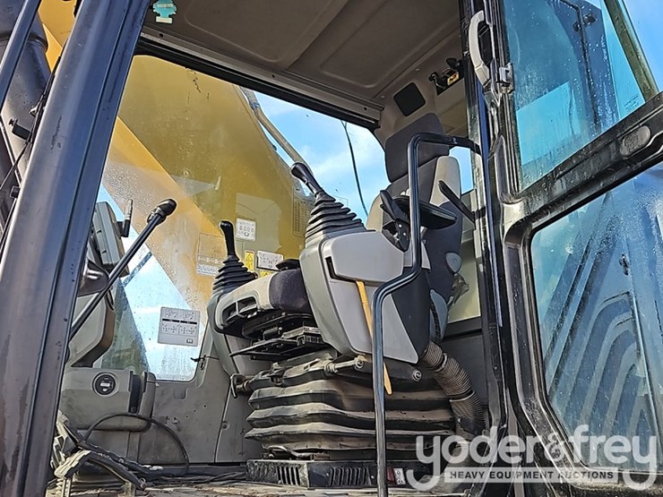 2019-caterpillar-352fl-image-44