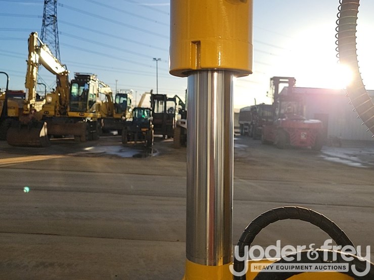 2024-komatsu-pc55mr-image-33