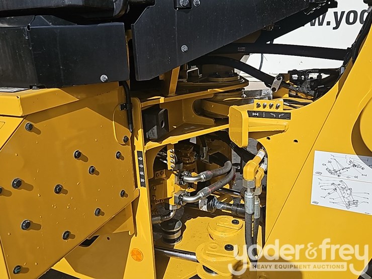 2026-caterpillar-926-image-11