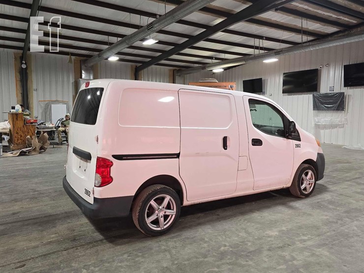 2014-nissan-nv200-image-3