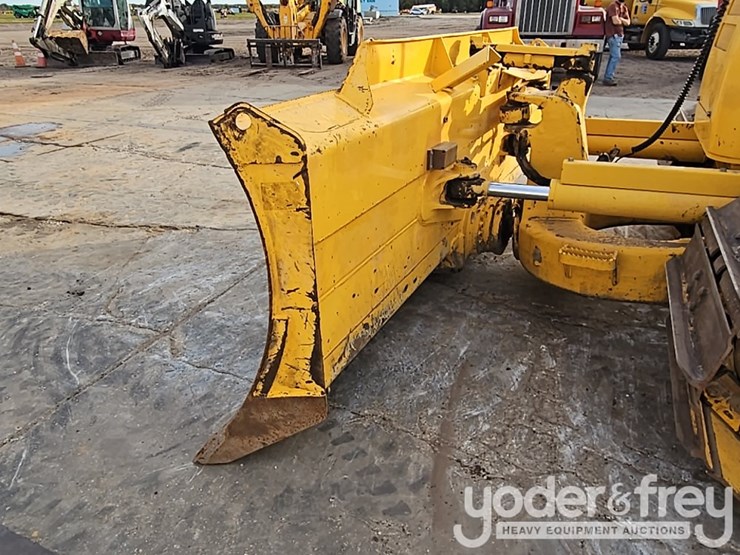 2023-komatsu-d61px-24-image-14