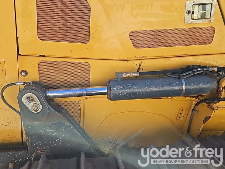 2018-deere-700k-lgp-image-18