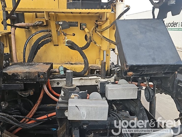 2012-caterpillar-ap-1055e-image-26