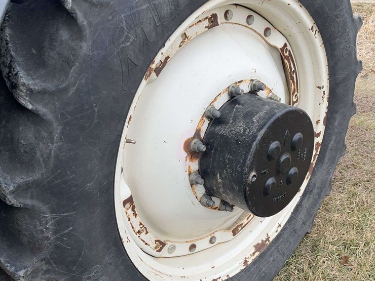 2012-new-holland-275-image-17