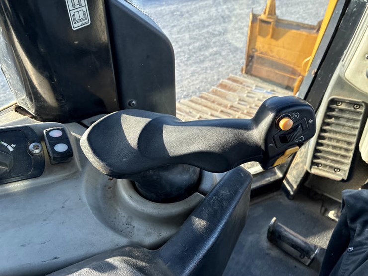 2016-caterpillar-d6n-lgp-image-71