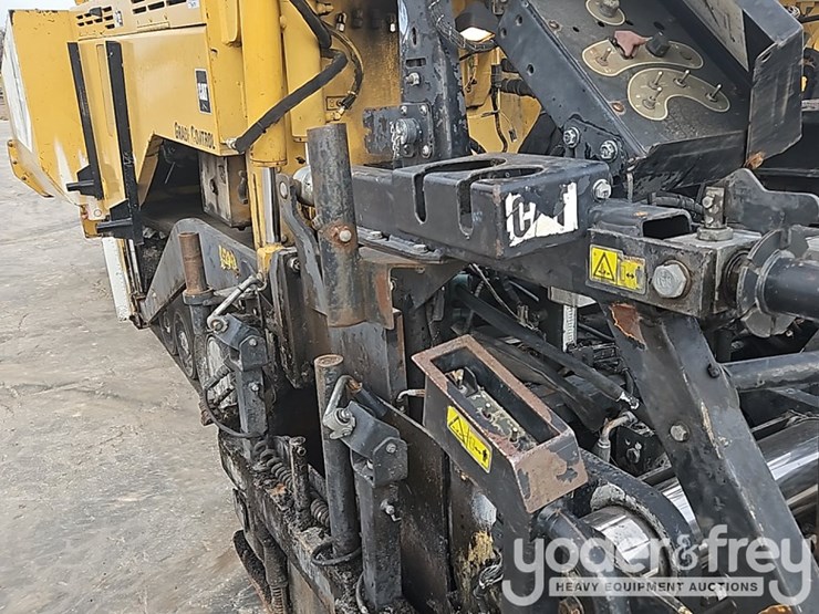 2012-caterpillar-ap-1055e-image-29