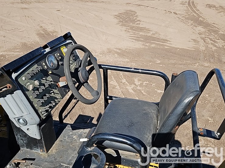 2012-caterpillar-ap-1055e-image-34