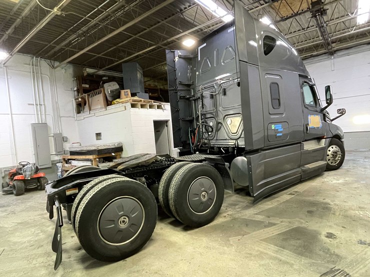 #6224-•-2022-freightliner-cascadia-semi-truck-(title-in-delay)-image-5