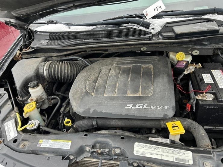 2012-chrysler-town-&-country-image-14