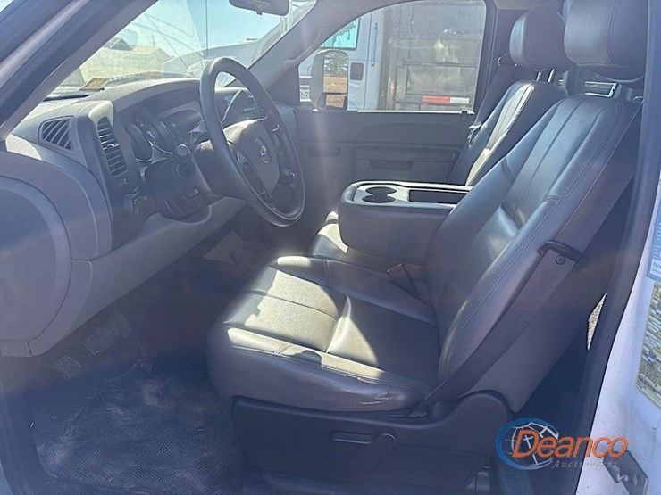 2011-chevrolet-silverado-3500-image-9