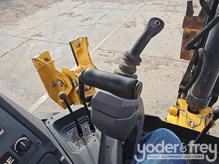 2017-deere-310sl-image-42