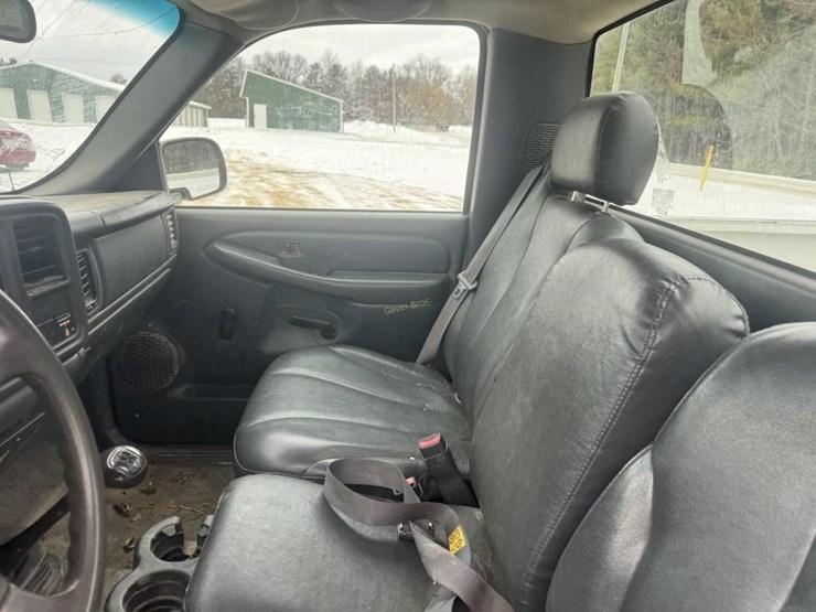 2002-chevrolet-silverado-2500-image-16