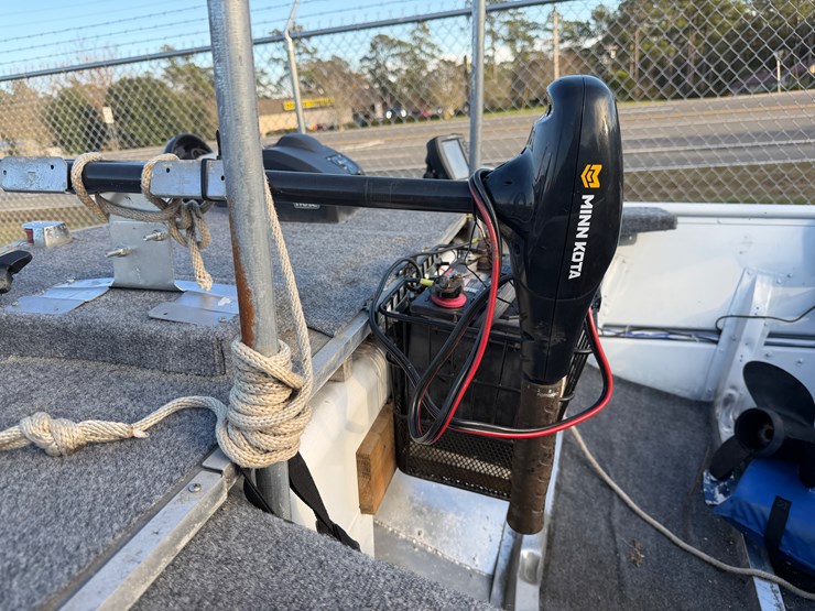 #27-•-#5193-•-12’-welded-aluminum-boat-with-johnson-50vro-motor-and-minn-kota-trolling-motor-on-trailer-image-4