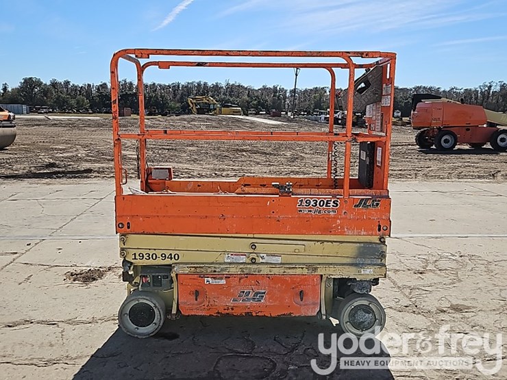 2016-jlg-1930es-image-5