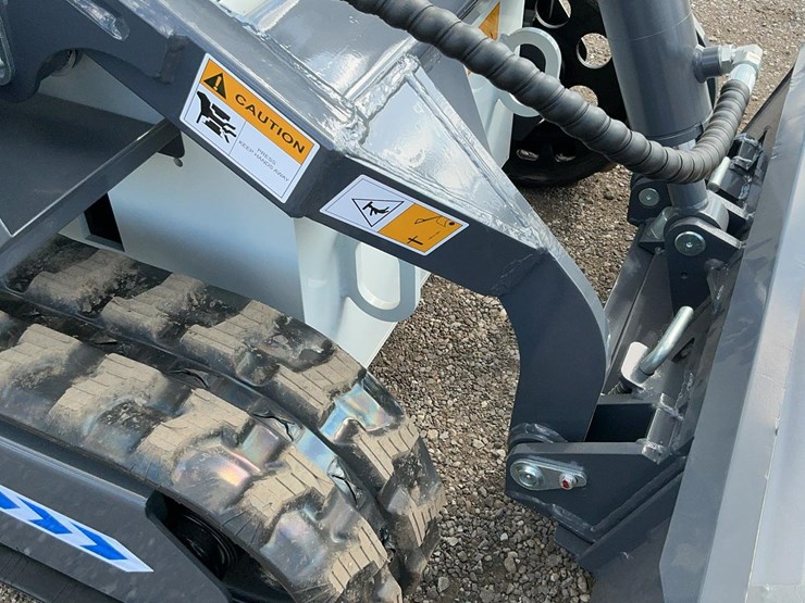 #1006-•-unused-2025-bttl-st25m-6-mini-skid-loader-image-24