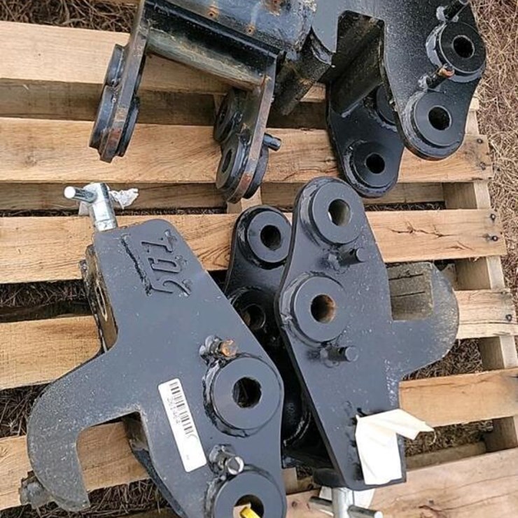 (4) EXCAVATOR QUICK CONNECTS