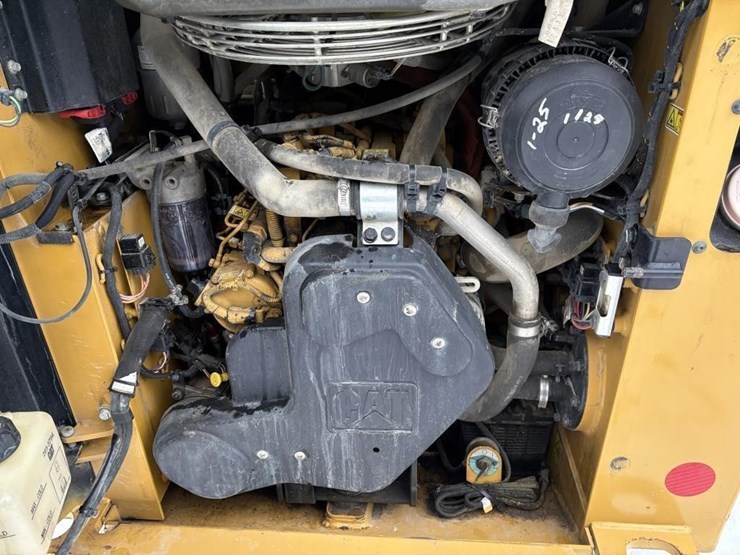 2017-caterpillar-239d-image-5