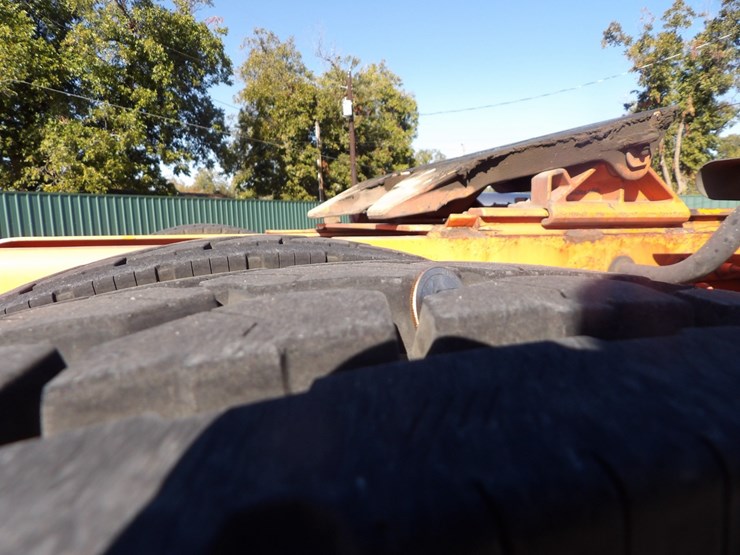 2022-peterbilt-389-image-11