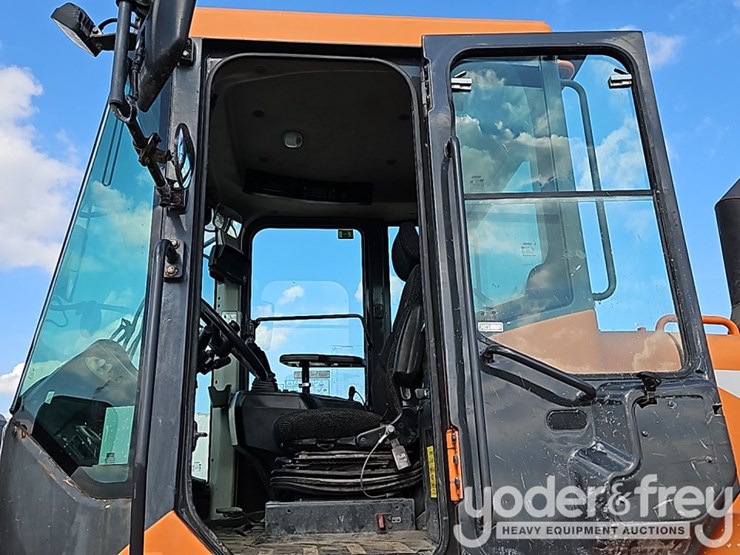 2019-doosan-dl250-5-image-24
