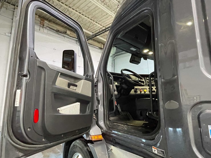 #6225-•-2021-freightliner-cascadia-semi-truck-(title-in-delay)-image-63