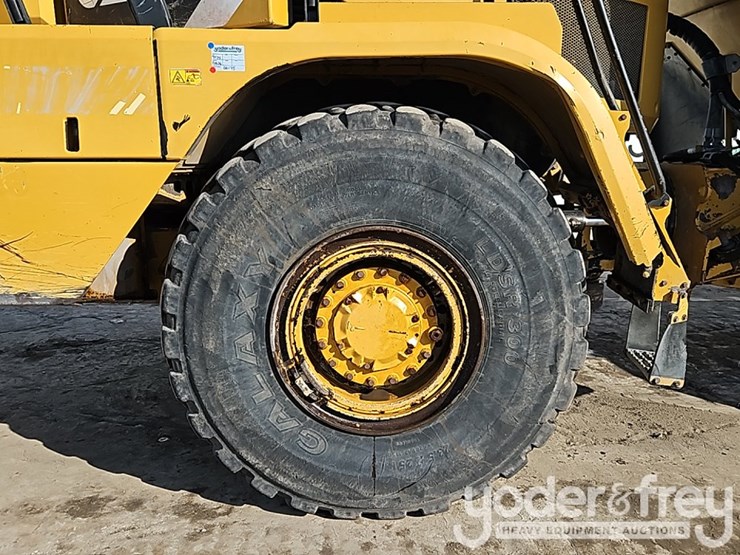 2016-caterpillar-725c2-image-13