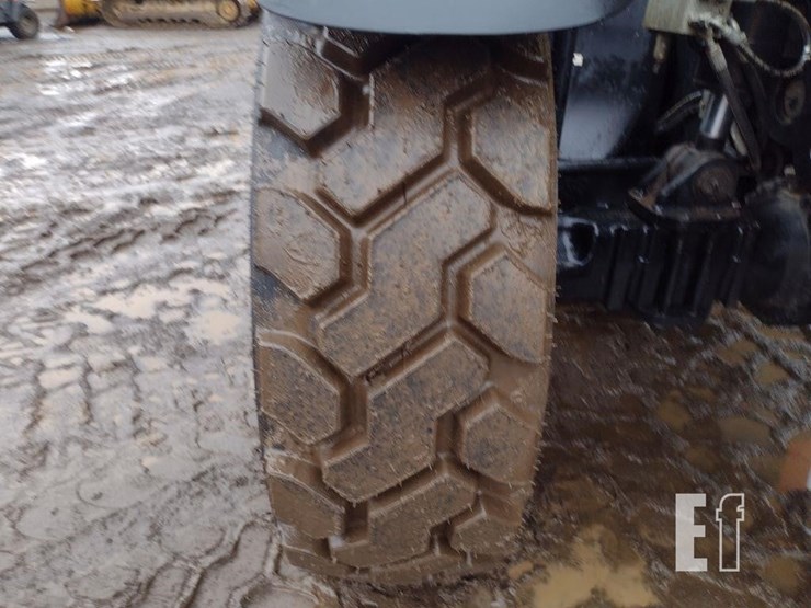 2016-jlg-1255-image-25