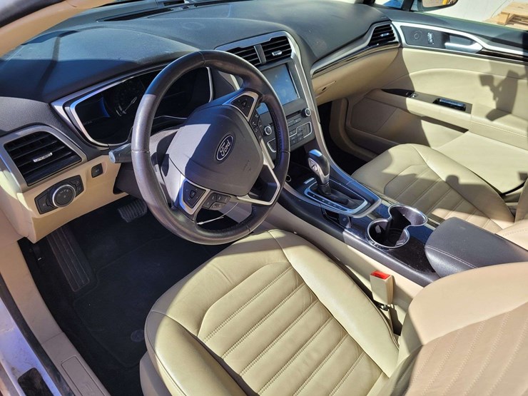 2016-ford-fusion-se-luxury-energi-sedan-4d-image-9