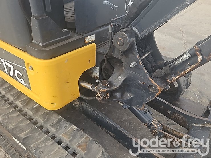 2018-deere-17g-image-32