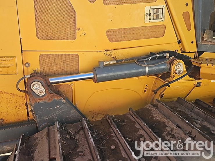 2017-deere-700k-lgp-image-18