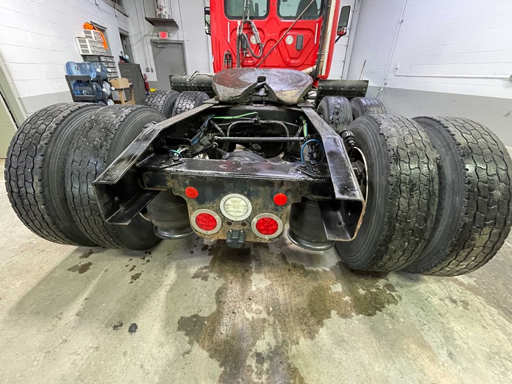 #6227-•-2018-freightliner-cascadia-day-cab-semi-truck-(title-in-delay)-image-51