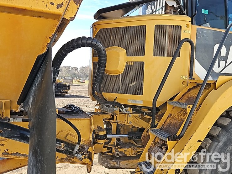 2016-caterpillar-725c2-image-10
