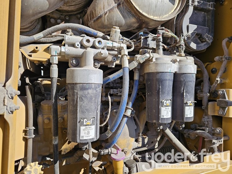 2019-caterpillar-12m3-image-31