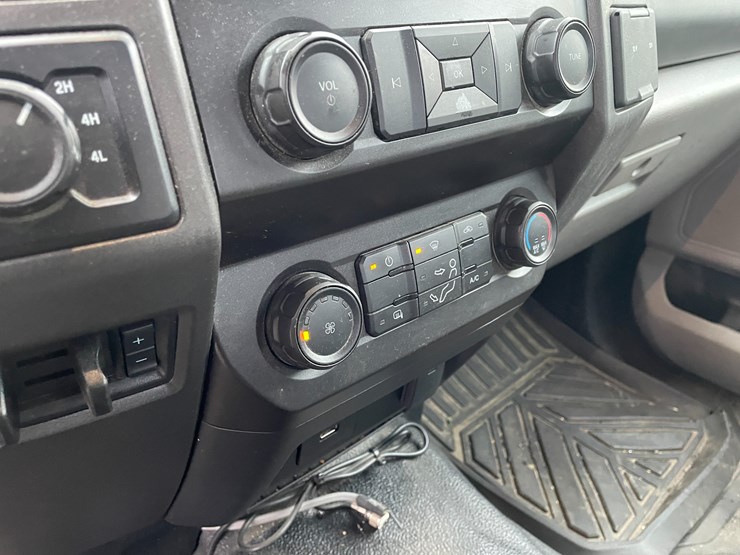 2021-ford-f350-xl-image-47