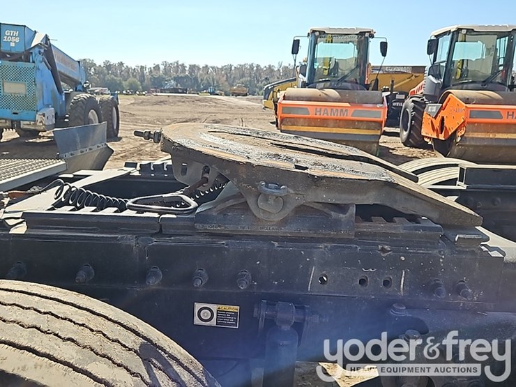 2024-peterbilt-579-image-22