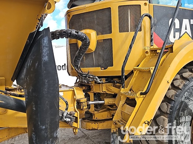 2016-caterpillar-725c2-image-10