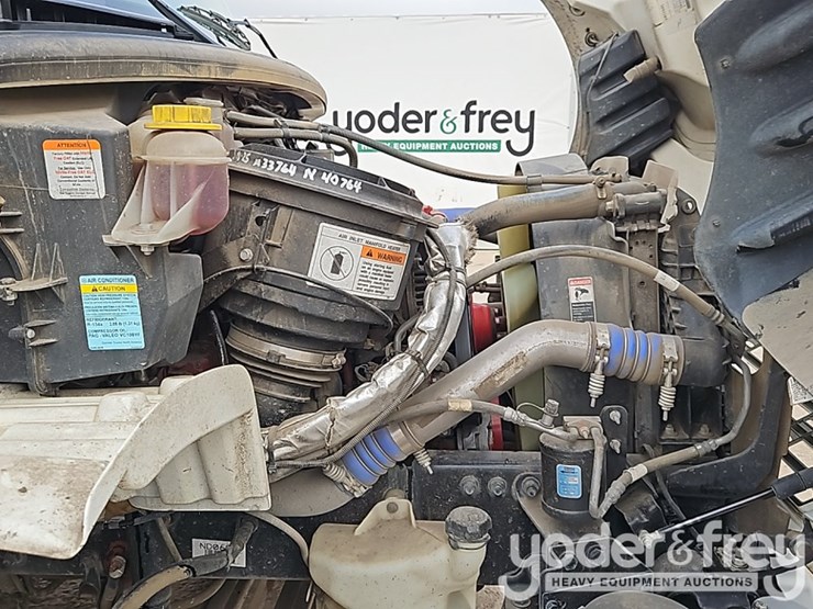 2022-freightliner-m2-106-image-24