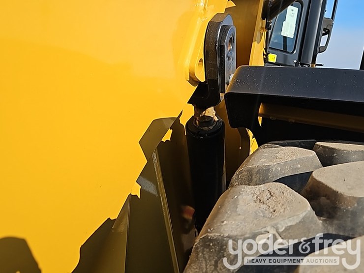 2026-caterpillar-930-image-17