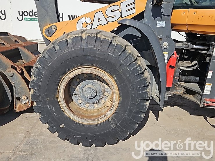 2017-case-621g-image-18