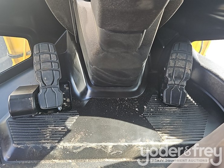 2026-caterpillar-926-image-30