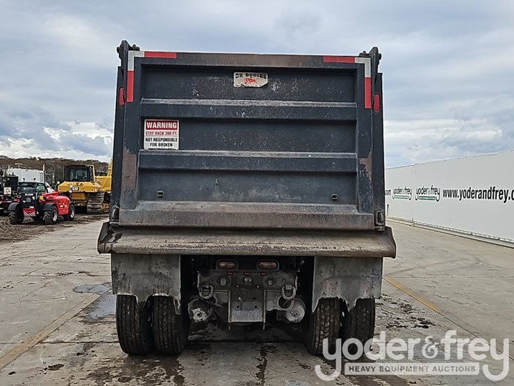 2021-peterbilt-567-image-17