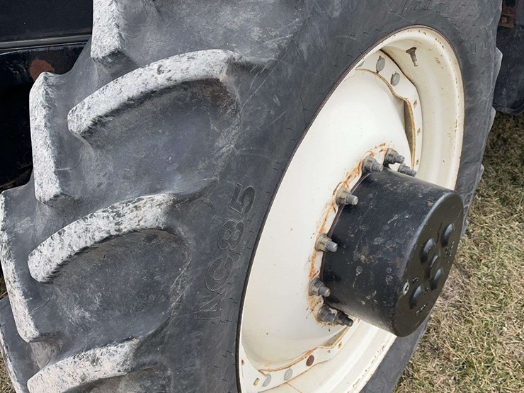 2012-new-holland-275-image-18