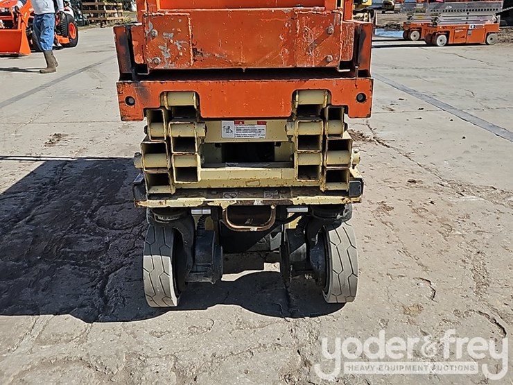 2016-jlg-1930es-image-9