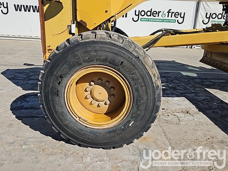 2013-caterpillar-140m2-image-15